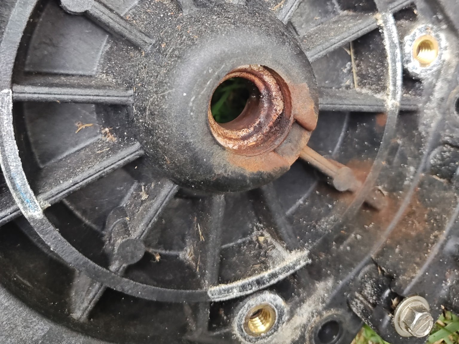 2026.05-33411-Royal-Palm-Beach-old-worn-pool-pump-motor-inside-corrosion-4x3