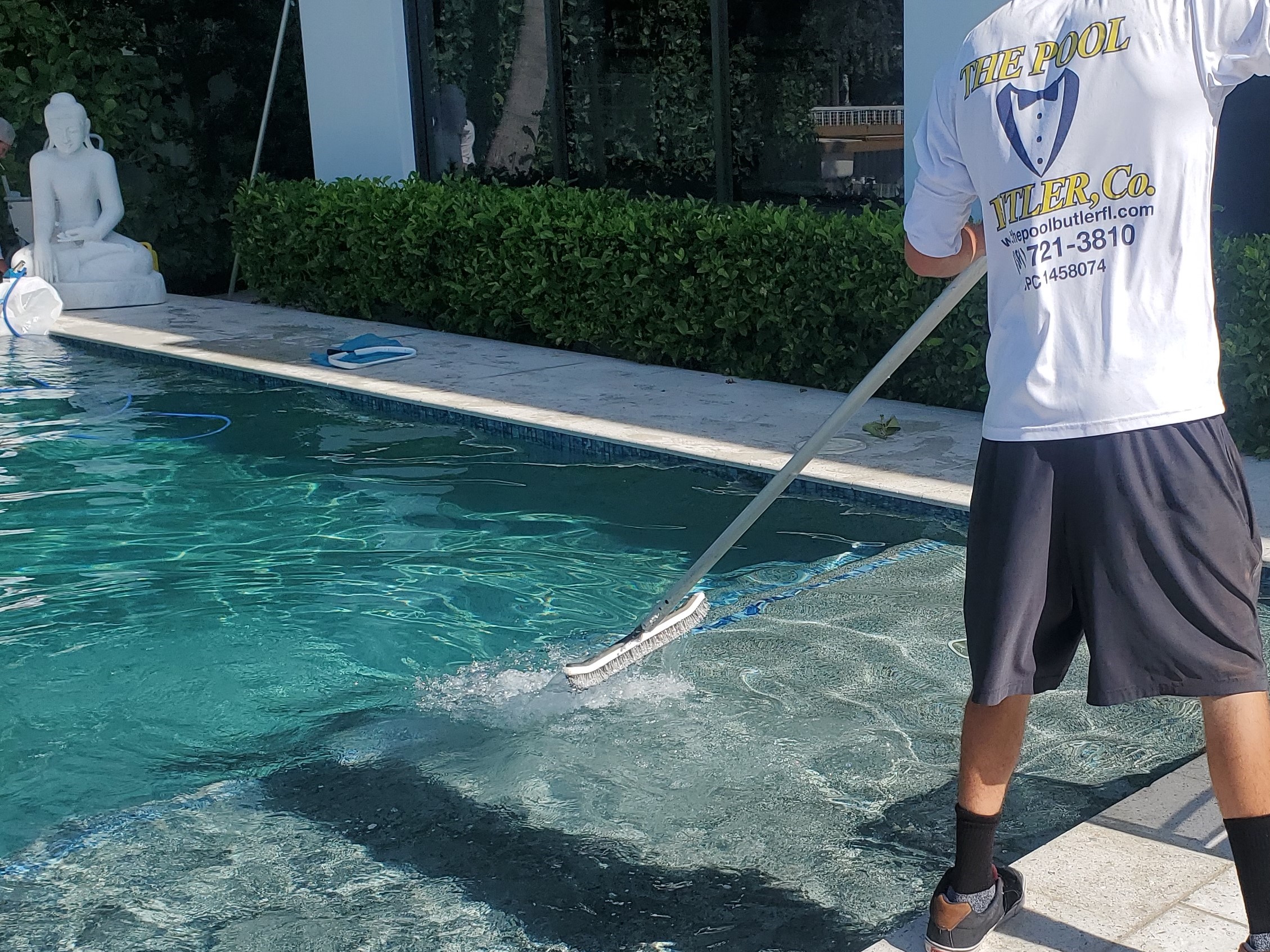 pool cleaning service fort lauderdale