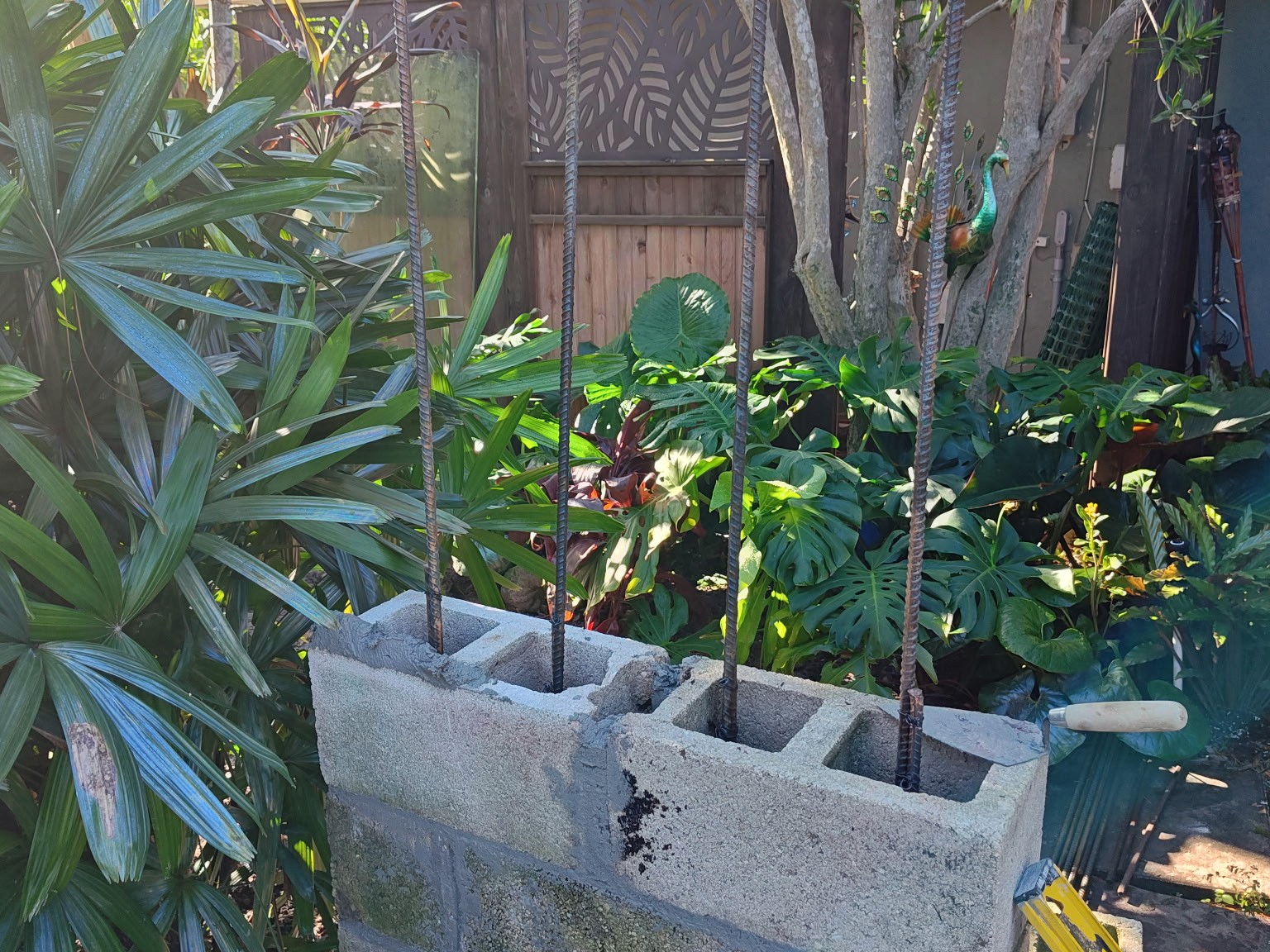 lake-worth-construct-new-outdoor-shower-by-pool-4x3